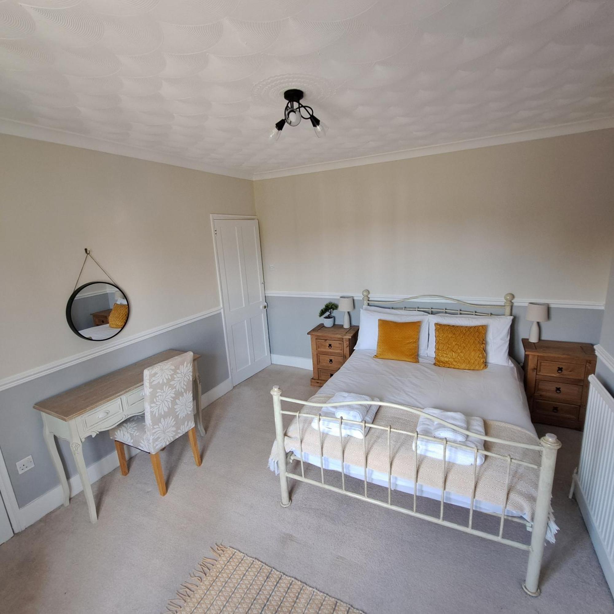Generous 3 Bed In The Heart Of The Village 亨廷登 外观 照片