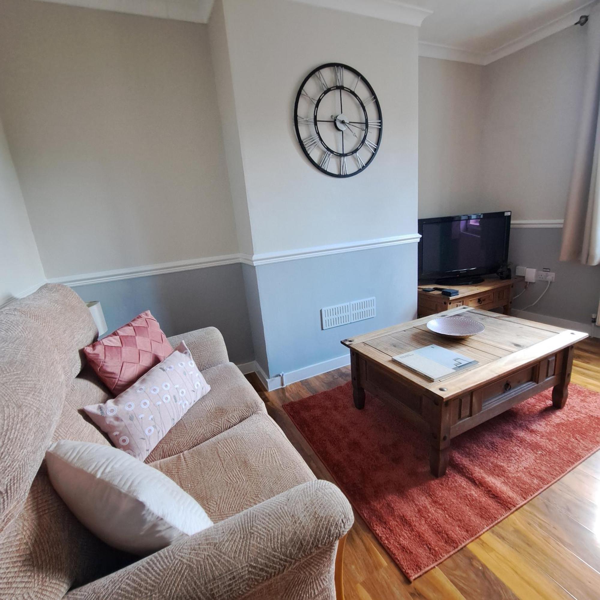 Generous 3 Bed In The Heart Of The Village 亨廷登 外观 照片