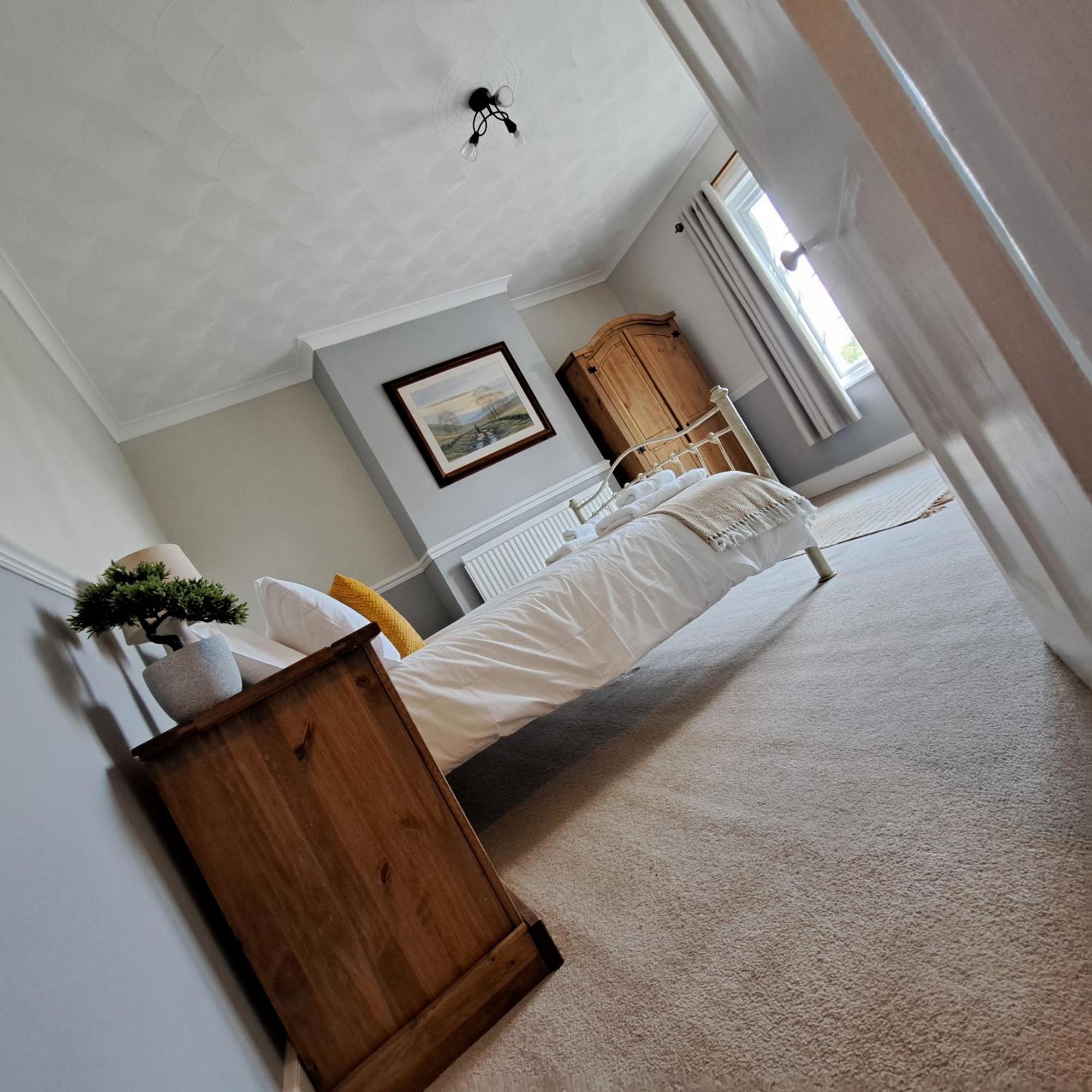 Generous 3 Bed In The Heart Of The Village 亨廷登 外观 照片